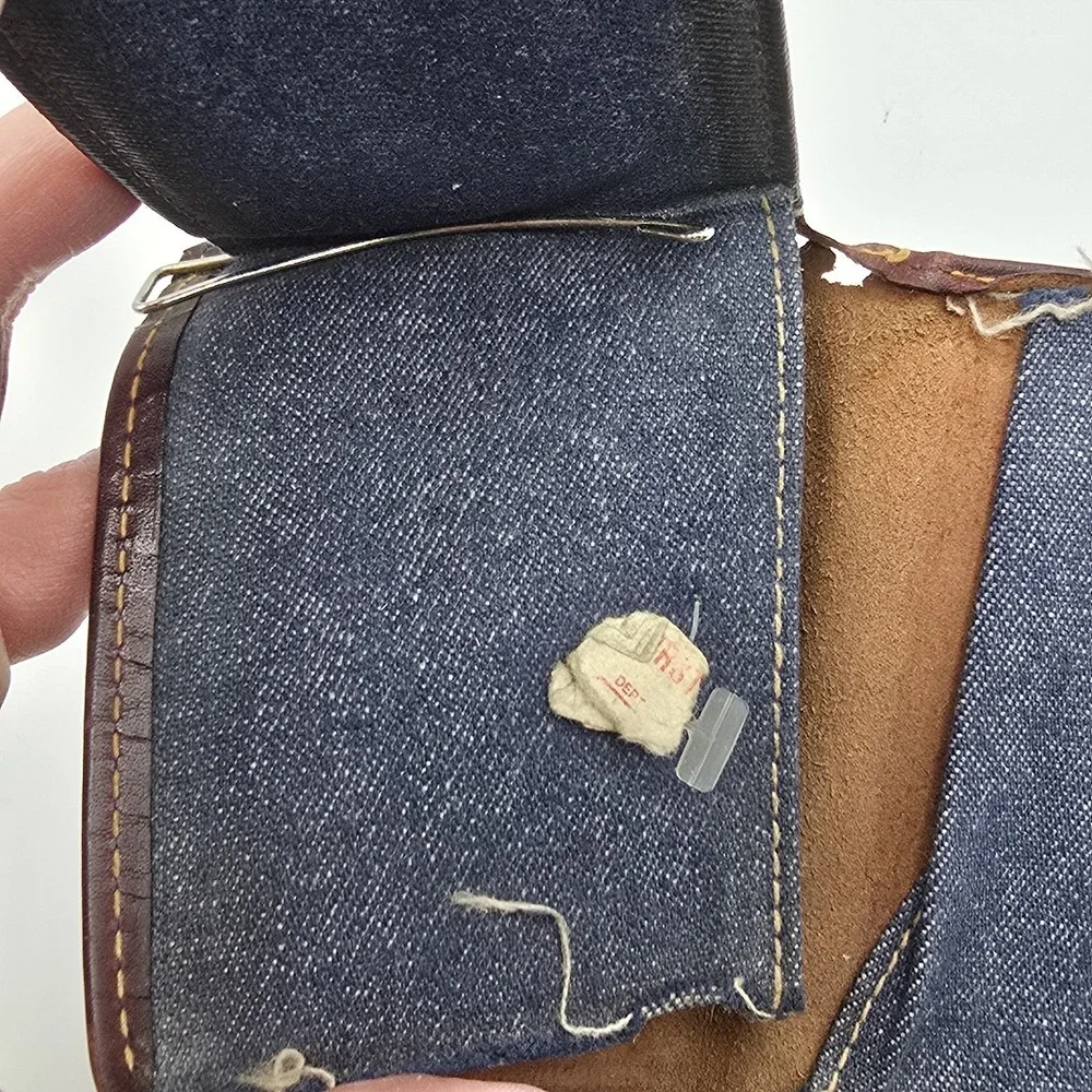 Vintage Levi Strauss & Co Bifold Leather Wallet ID Holder Read